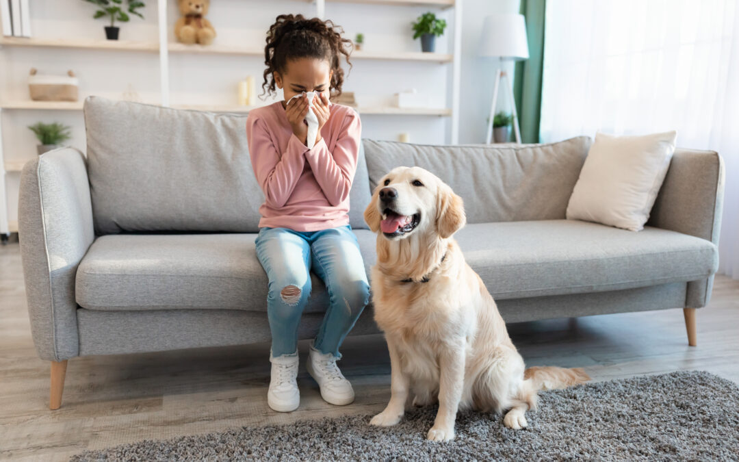 What Molds are dangerous to humans and animals?